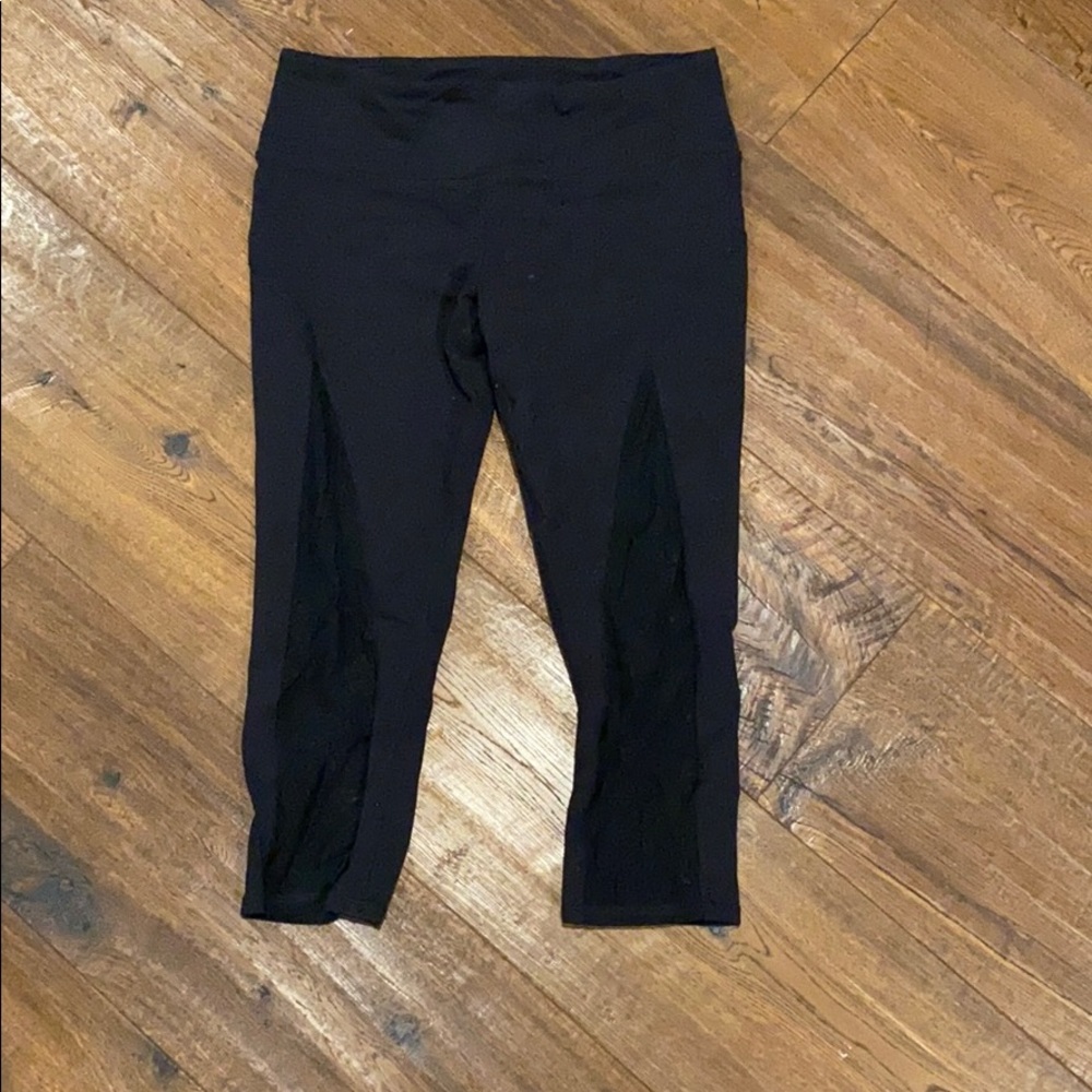 Alo Yoga Black Mesh Capri Leggings